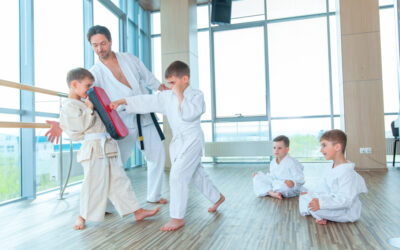 Karate infantil en Barcelona: qué aprenden los niños en sus primeras clases y cómo elegir el gimnasio